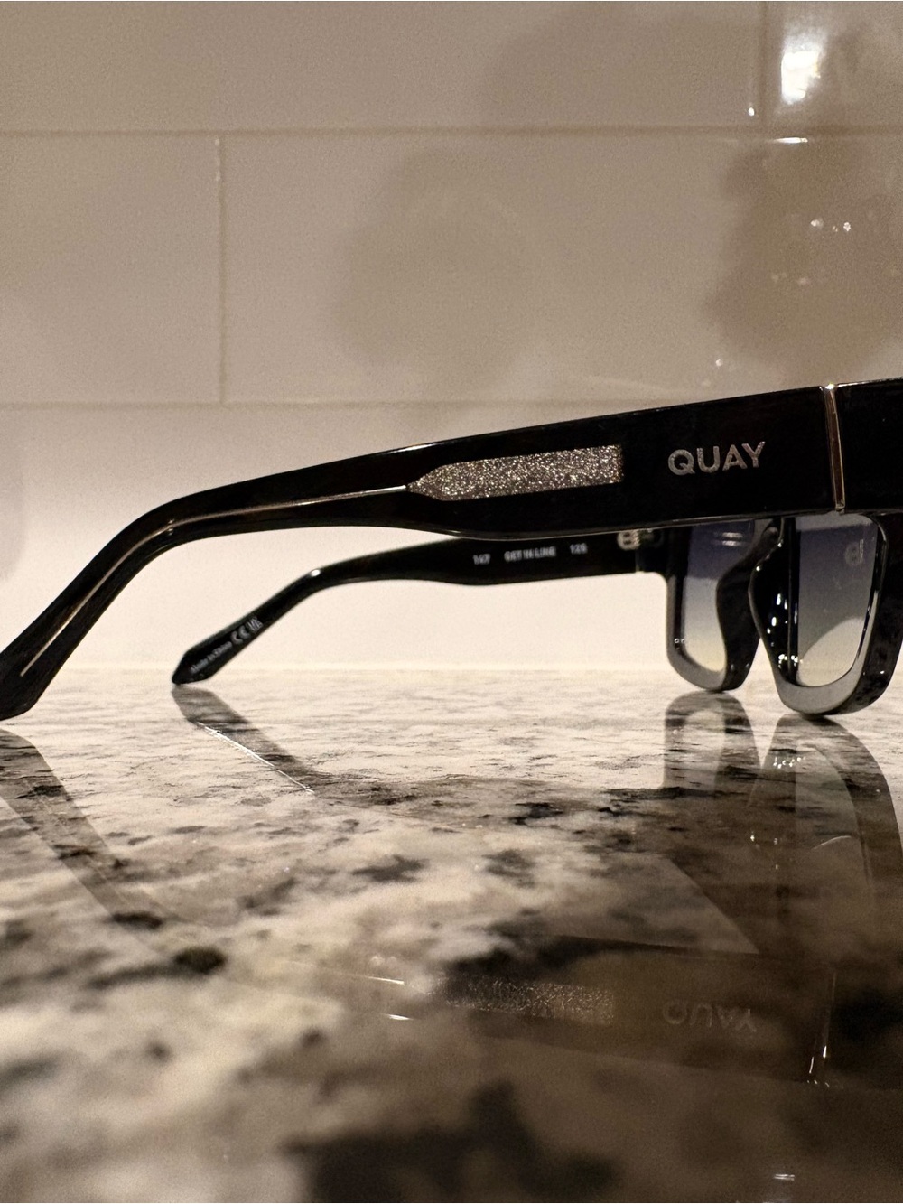 Quay Get in Line Oversized Gradient Sunglasses - Black Frame,Gradient Lenses EUC - Picture 4 of 10